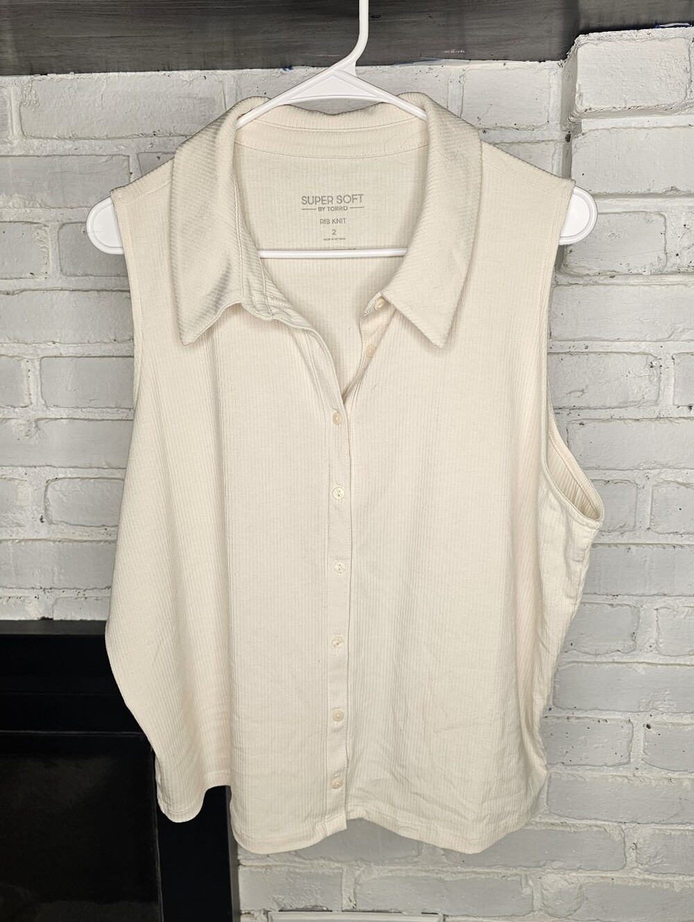 torrid Cream Sleeveless Button-Down Ribbed Shirt
